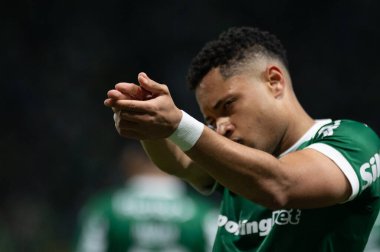 Sao Paulo (SP), 06 / 11 / 2025 - Vitor Roque, Brezilya futbol şampiyonasının 32. turu (ronaldo barreto / theenews2) için Palmeiras ve Santos arasındaki maçtaki golünü kutluyor)