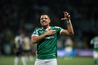 Sao Paulo (SP), 06 / 11 / 2025 - Vitor Roque, Brezilya futbol şampiyonasının 32. turu (ronaldo barreto / theenews2) için Palmeiras ve Santos arasındaki maçtaki golünü kutluyor)