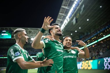 Sao Paulo (SP), 06 / 11 / 2025 - Vitor Roque, Brezilya futbol şampiyonasının 32. turu (ronaldo barreto / theenews2) için Palmeiras ve Santos arasındaki maçtaki golünü kutluyor)