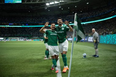 Sao Paulo (SP), 06 / 11 / 2025 - Vitor Roque, Brezilya futbol şampiyonasının 32. turu (ronaldo barreto / theenews2) için Palmeiras ve Santos arasındaki maçtaki golünü kutluyor)