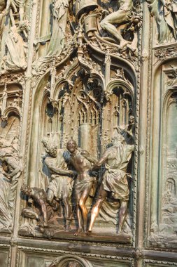 Milan (İtalya), 08 / 11 / 2025 - Milan Katedral Kapısı Sırları. Milan Katedrali 'nin her biri farklı özelliklere sahip ve mimari ihtişam gösteren çeşitli girişleri vardır. (Edson de souza / the newws2)