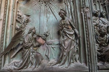 Milan (İtalya), 08 / 11 / 2025 - Milan Katedral Kapısı Sırları. Milan Katedrali 'nin her biri farklı özelliklere sahip ve mimari ihtişam gösteren çeşitli girişleri vardır. (Edson de souza / the newws2)