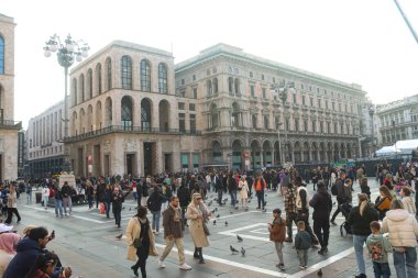Milan (İtalya), 08 / 11 / 2025 - 8 Kasım 2025 günü öğleden sonra Milano şehir merkezinde büyük bir insan hareketi vardı. (Edson De Souza / Yeniler 2) 