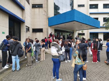 Sao Paulo (SP), 09 / 11 / 2025 - Sao Paulo 'nun güney bölgesindeki Cruzeiro do Sul Üniversitesi' nde Ulusal Lise Sınavı 'nın ilk günü için gelen öğrenciler için kapılar açıldı. (Leandro Chemalle\ Yeni 2))        