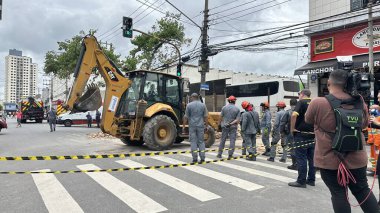 Sao Paulo (SP), 8 / 11 / 2025 - 8 Kasım 2025 sabahı Bras, Sao Paulo 'da iki kişinin ölümüne yol açan otobüs çarpması sonucu duvar çöktü. (Oslaim Brito / Tenews2)   