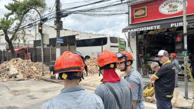 Sao Paulo (SP), 8 / 11 / 2025 - 8 Kasım 2025 sabahı Bras, Sao Paulo 'da iki kişinin ölümüne yol açan otobüs çarpması sonucu duvar çöktü. (Oslaim Brito / Tenews2)   