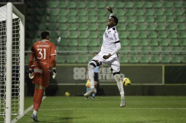 Tondela (pt) 08 / 11 / 2025 - CD Tondela x Vitoria SC - Camara Jr., Vitoria oyuncusu, Liga Portugal Betclic 'in 11. raundunda geçerli olan Tondela x Vitoria arasındaki maçı kutluyor. (Alexandre geliyor.) (2.)