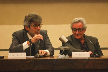 Milan (İtalya), 10 / 11 / 2025 - Ressam Alessandro Russo 1990-2025 'in monografisine katılan Antonio Battaglia, Milano' daki Pinacoteca di Brera, Sala Bassetti 'de (edson de souza / theenews2)