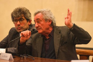 Milan (İtalya), 10 / 11 / 2025 - Ressam Alessandro Russo 1990-2025 'in monografisine katılan Antonio Battaglia, Milano' daki Pinacoteca di Brera, Sala Bassetti 'de (edson de souza / theenews2)