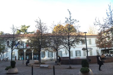 Sesto San Giovanni (İtalya), 12 / 11 / 2025 - Milano 'nun Sesto San Giovanni kentinde 12 Kasım 2025 günü öğleden sonra insan ve taşımacılık hareketi. (Edson De Souza / Yeniler 2)