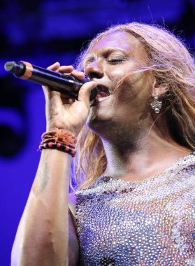 Yaz aylarında Brezilya 'da Liniker Performansları. 19 Temmuz 2025, New York, ABD