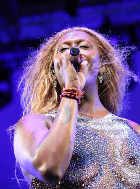 Yaz aylarında Brezilya 'da Liniker Performansları. 19 Temmuz 2025, New York, ABD