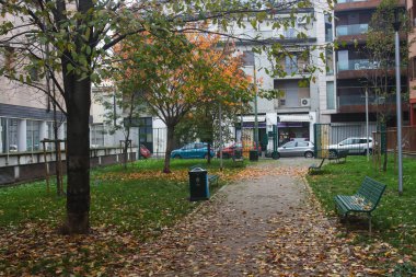Milan (İtalya), 11 / 15 / 2025 - Milano 'daki Via Broglio parkında bir dizi açık hava duvar resminin yanı sıra İkinci Dünya Savaşı' nda Almanlar tarafından öldürülen bölge sakinlerine adanmış iki plaket bulunuyor. (Edson de souza / the newws2)