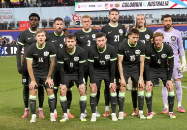 18 Kasım 2025, New York, ABD: 2026 Dünya Kupası hazırlıkları için Kolombiya ve Avustralya arasında Citi sahasındaki stadyumda oynanan dostluk maçı sırasında Avustralya Takımı (niyi fote / thews2)