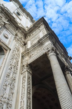 Brescia (İtalya), 11 / 18 / 2025 - Santa Maria dei Miracoli Kilisesi. 1480 ve 1484 yılları arasında şehre musallat olan salgından sonra haberler Brescia 'da yayıldı. 