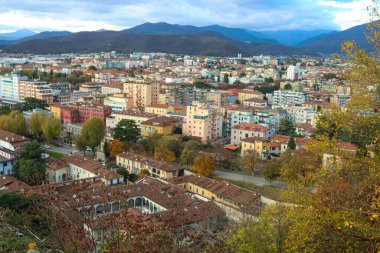 Brescia (İtalya), 11 / 18 / 2025 - İtalya 'nın Brescia kentinin panoramik manzarası. Brescia 'nın tarihi, Bronz Çağı sırasında Colle Cidneo' daki yerleşim yerlerinin kurulmasına dayanıyor. (Edson de souza / the newws2)
