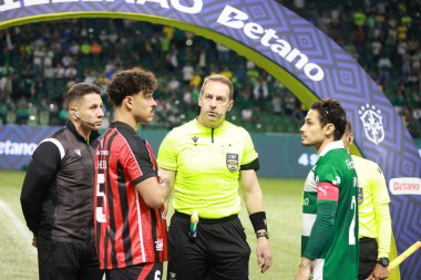 Sao Paulo (SP), 11 / 19 / 2025 - Hakem: Lucas Paulo Torezin (PR), Palmeiras ve Vitoria arasındaki maçta, Brezilya futbol şampiyonasının 37. turu (leco viana / theenews2)