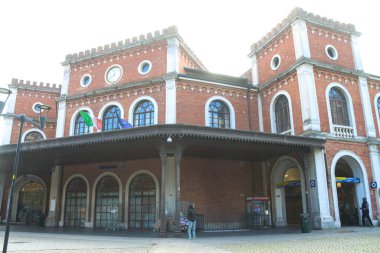 Brescia (İtalya), 11 / 18 / 2025 - Brescia Tren İstasyonu, Brescia şehrinin ana tren istasyonu. Milano-Venedik demiryolu hattında yer almaktadır (Edson de souza / the new ws2)