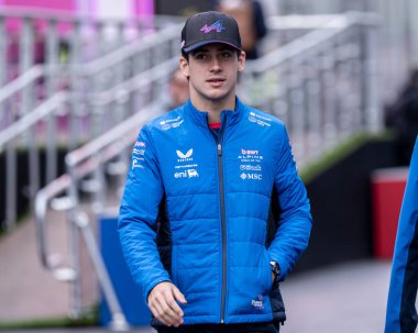 23 Kasım 2025, Las Vegas, Nevada, ABD: Red Bull 'dan Belçikalı Max Verstappen F1 2025 Las Vegas Grand Prix' sini 1: 21: 08 ile kazandı, ardından Mercedes 'ten İngiliz George Russel. (Melek her zaman 2.)       