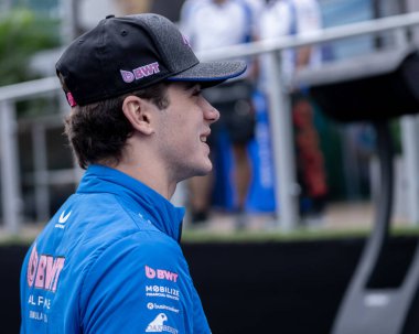 23 Kasım 2025, Las Vegas, Nevada, ABD: Red Bull 'dan Belçikalı Max Verstappen F1 2025 Las Vegas Grand Prix' sini 1: 21: 08 ile kazandı, ardından Mercedes 'ten İngiliz George Russel. (Melek her zaman 2.)       