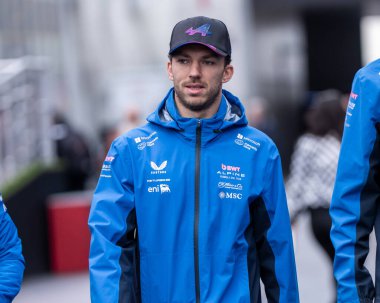 23 Kasım 2025, Las Vegas, Nevada, ABD: Red Bull 'dan Belçikalı Max Verstappen F1 2025 Las Vegas Grand Prix' sini 1: 21: 08 ile kazandı, ardından Mercedes 'ten İngiliz George Russel. (Melek her zaman 2.)       