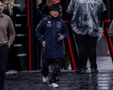 23 Kasım 2025, Las Vegas, Nevada, ABD: Red Bull 'dan Belçikalı Max Verstappen F1 2025 Las Vegas Grand Prix' sini 1: 21: 08 ile kazandı, ardından Mercedes 'ten İngiliz George Russel. (Melek her zaman 2.)       