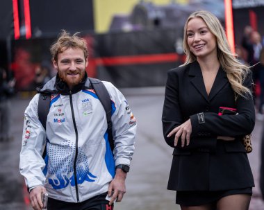 23 Kasım 2025, Las Vegas, Nevada, ABD: Red Bull 'dan Belçikalı Max Verstappen F1 2025 Las Vegas Grand Prix' sini 1: 21: 08 ile kazandı, ardından Mercedes 'ten İngiliz George Russel. (Melek her zaman 2.)       