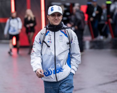 23 Kasım 2025, Las Vegas, Nevada, ABD: Red Bull 'dan Belçikalı Max Verstappen F1 2025 Las Vegas Grand Prix' sini 1: 21: 08 ile kazandı, ardından Mercedes 'ten İngiliz George Russel. (Melek her zaman 2.)       