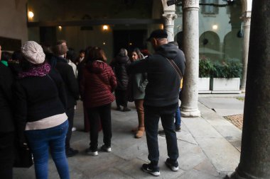 Milan (İtalya), 11 / 23 / 2025 - Matem / Ornella Vanoni - Ünlü İtalyan şarkıcı Ornella Vanoni 21 Kasım 2025 Cuma günü öldü ve cesedi bugün Milano 'daki Piccolo Tiyatrosu' na ulaştı. (Edson de souza 2nci bölüm))   