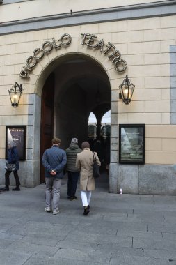 Milan (İtalya), 11 / 23 / 2025 - Matem / Ornella Vanoni - Ünlü İtalyan şarkıcı Ornella Vanoni 21 Kasım 2025 Cuma günü öldü ve cesedi bugün Milano 'daki Piccolo Tiyatrosu' na ulaştı. (Edson de souza 2nci bölüm))   