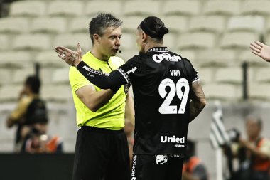 Fortaleza (CE), 11 / 20 / 2025 - 2025 Brezilya Serie A şampiyonasının 34. turu için geçerli olan Ceara ile Fortaleza arasındaki maç sırasında Victor Hugo dos Santos (FIFA-PR) ve Vina. (Ic moreira\ yeni2)