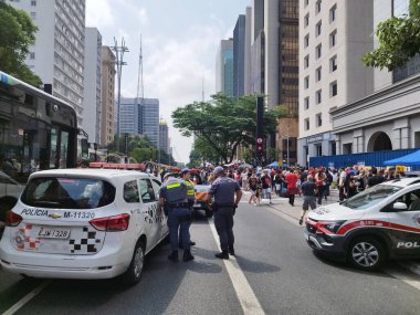 Sao Paulo (SP), 11 / 23 / 2025 - Politika / Hapishane / Bolsonaro / UNE - Samba dairesi, Paulista Bulvarı 'nda Ulusal Öğrenciler Birliği tarafından düzenlenen eski başkan Jair Bolsonaro' nun tutuklanmasını kutluyor. (Leandro Chemalle\ Yeni 2))  