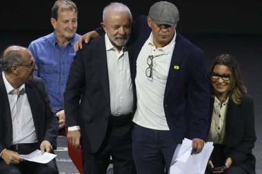 Sao Paulo (SP), 11 / 20 / 2025 - ABC metal işçileri sendikası başkanı Moises Selerges Junior ve Brezilya başkanı Luiz Inacio Lula da Silva, 2025 Uluslararası Otomobil Fuarı 'nın açılışında. (leco viana\ yeni2))
