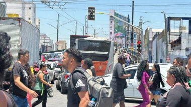 Sao Paulo (SP), 11 / 21 / 2025 - Sütyen - Hareket - Trafik - Trafik Hareketi ve Bras bölgesindeki insanlar arasında, Avenida do Estado ve Largo do Batata arasında, 21 Kasım 2025 sabahı. (Oslaim Brito / Tenews2) 