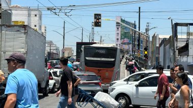 Sao Paulo (SP), 11 / 21 / 2025 - Sütyen - Hareket - Trafik - Trafik Hareketi ve Bras bölgesindeki insanlar arasında, Avenida do Estado ve Largo do Batata arasında, 21 Kasım 2025 sabahı. (Oslaim Brito / Tenews2) 