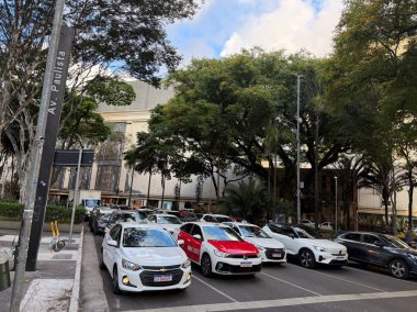 25 Kasım 2025, Sao Paulo, Brezilya: Genellikle Vinte Tres de Maio otoyolu ve Paraiso 'da olmak üzere Sao Paulo şehir merkezinde yoğun trafik vardır. (Niyi Fote/Thenews2)      