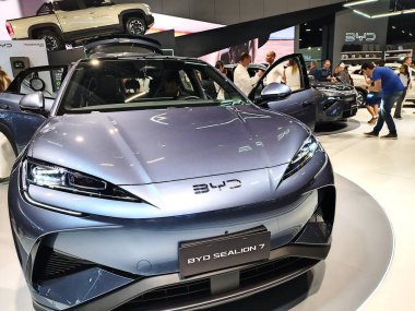 Sao Paulo (SP), 11 / 26 / 2025 - Mobilite / Show / Automobile / SP - 22-30 Kasım tarihleri arasında Anhembi bölgesinde gerçekleşen Sao Paulo Uluslararası Otomobil Fuarı 'nda Çin elektrikli araba markası BYD' nin standı. (Leandro Chemalle\ Yeni 2))