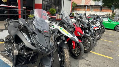 Sao Paulo (SP), Brezilya 11 / 27 / 2025 - Minor 'Kabrinha' Sao Paulo 'daki motosiklet yarışlarına karşı operasyonda tutuklandı. Etkilenen kişi ve altı şüpheli, Sivil Polis (oslaim brito / thews2) tarafından 27 Kasım 2025 Perşembe günü tutuklandı.)