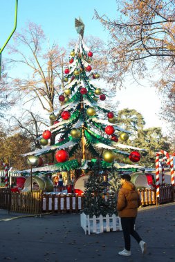 Milan (İtalya), 11 / 27 / 2025 - Milano / Villaggio Meraviglie 'de Noel - Milano Noel Köyü, 