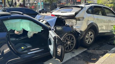 Sao Paulo (SP), 11 / 30 / 2025 Praca General Gentil Falcao yakınlarındaki Avenida Luis Carlos Berrini 'de Porsche 911 de dahil olmak üzere üç aracın karıştığı bir kaza sonucu üç kişi yaralandı. (oslaim brito / the newws2)