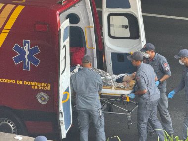 Sao Paulo (SP), Brezilya 12 / 1 / 2025 - 23 Mayıs Pazartesi günü Rua Tutoia yakınlarında bir kadın kaza geçirdi. Nasıl olduğunu bilmiyoruz, ama çok kötü yaralandı ve polisten ilk yardım aldı (niyi fote / the new ws2)