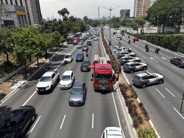 Sao Paulo (SP), Brezilya 12 / 1 / 2025 - 23 Mayıs Pazartesi günü Rua Tutoia yakınlarında bir kadın kaza geçirdi. Nasıl olduğunu bilmiyoruz, ama çok kötü yaralandı ve polisten ilk yardım aldı (niyi fote / the new ws2)