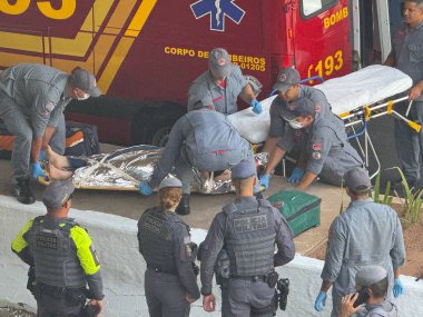 Sao Paulo (SP), Brezilya 12 / 1 / 2025 - 23 Mayıs Pazartesi günü Rua Tutoia yakınlarında bir kadın kaza geçirdi. Nasıl olduğunu bilmiyoruz, ama çok kötü yaralandı ve polisten ilk yardım aldı (niyi fote / the new ws2)