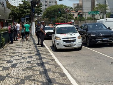 Sao Paulo (SP), Brezilya 12 / 1 / 2025 - 23 Mayıs Pazartesi günü Rua Tutoia yakınlarında bir kadın kaza geçirdi. Nasıl olduğunu bilmiyoruz, ama çok kötü yaralandı ve polisten ilk yardım aldı (niyi fote / the new ws2)