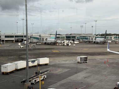 Tocumen Uluslararası Havaalanı bir bakışta. 3 Aralık 2025, Tocumen, Panama: Panama 'daki Tocumen uluslararası havaalanı pistinde insan ve aktivite hareketi