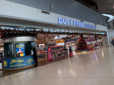 Tocumen Uluslararası Havaalanı bir bakışta. 3 Aralık 2025, Tocumen, Panama: Panama 'daki Tocumen uluslararası havaalanı pistinde insan ve aktivite hareketi