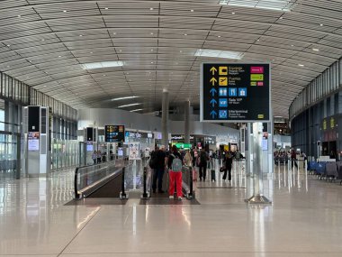 Tocumen Uluslararası Havaalanı bir bakışta. 3 Aralık 2025, Tocumen, Panama: Panama 'daki Tocumen uluslararası havaalanı pistinde insan ve aktivite hareketi