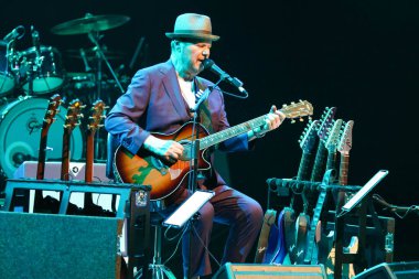 Curitiba (PR), Brazil 03 / 12 / 2025 - The American singer, söz yazarı ve gitarist Christopher Cross, uluslararası müziğin en tanınmış isimlerinden biri, Teatro Positivo (edson de souza / thenews2)