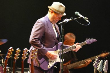 Curitiba (PR), Brazil 03 / 12 / 2025 - The American singer, söz yazarı ve gitarist Christopher Cross, uluslararası müziğin en tanınmış isimlerinden biri, Teatro Positivo (edson de souza / thenews2)