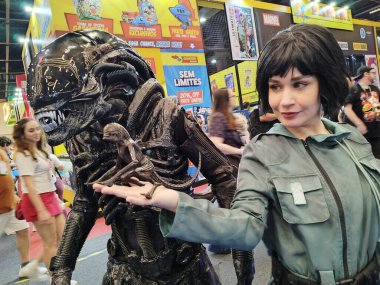 Sao Paulo (SP), Brezilya 04 / 12 / 2025 - Halk Sao Paulo Expo 'daki CCXP25' in ikinci gününde kostümlere yatırım yaptı. Wolverine, Dr. Doom, Alien, Dragon Ball, Fallout ve Mortal Kombat gibi karakterler (Leandro chemalle / thenews2)